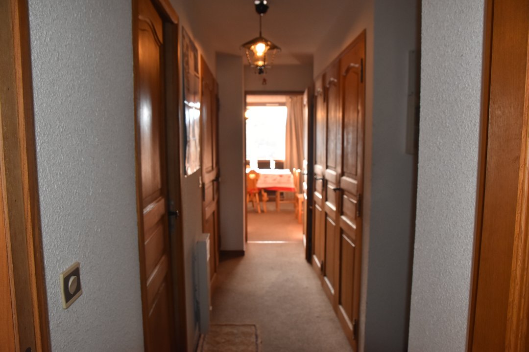 208l