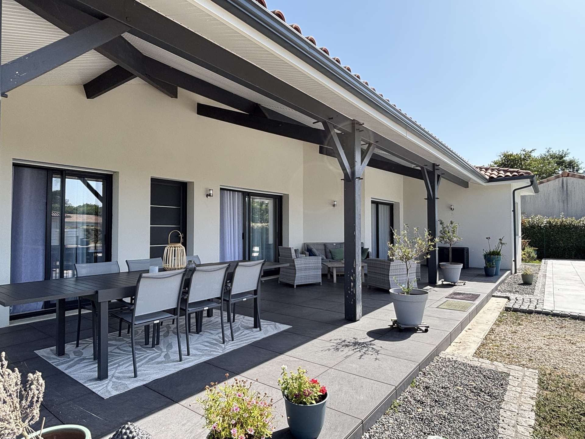 Table + 10 chaises e