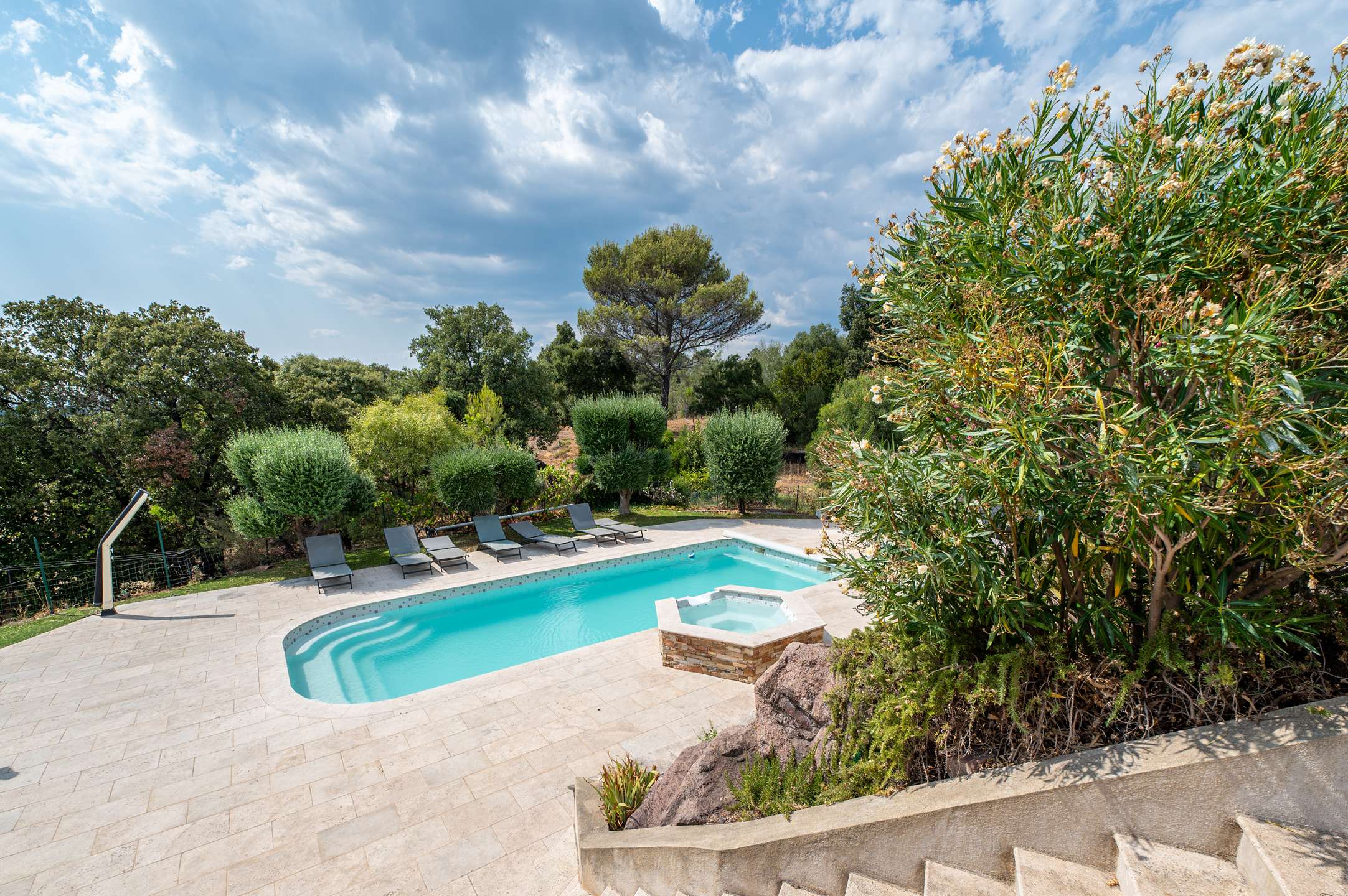 Villa méditerranéenne avec piscine et jardin