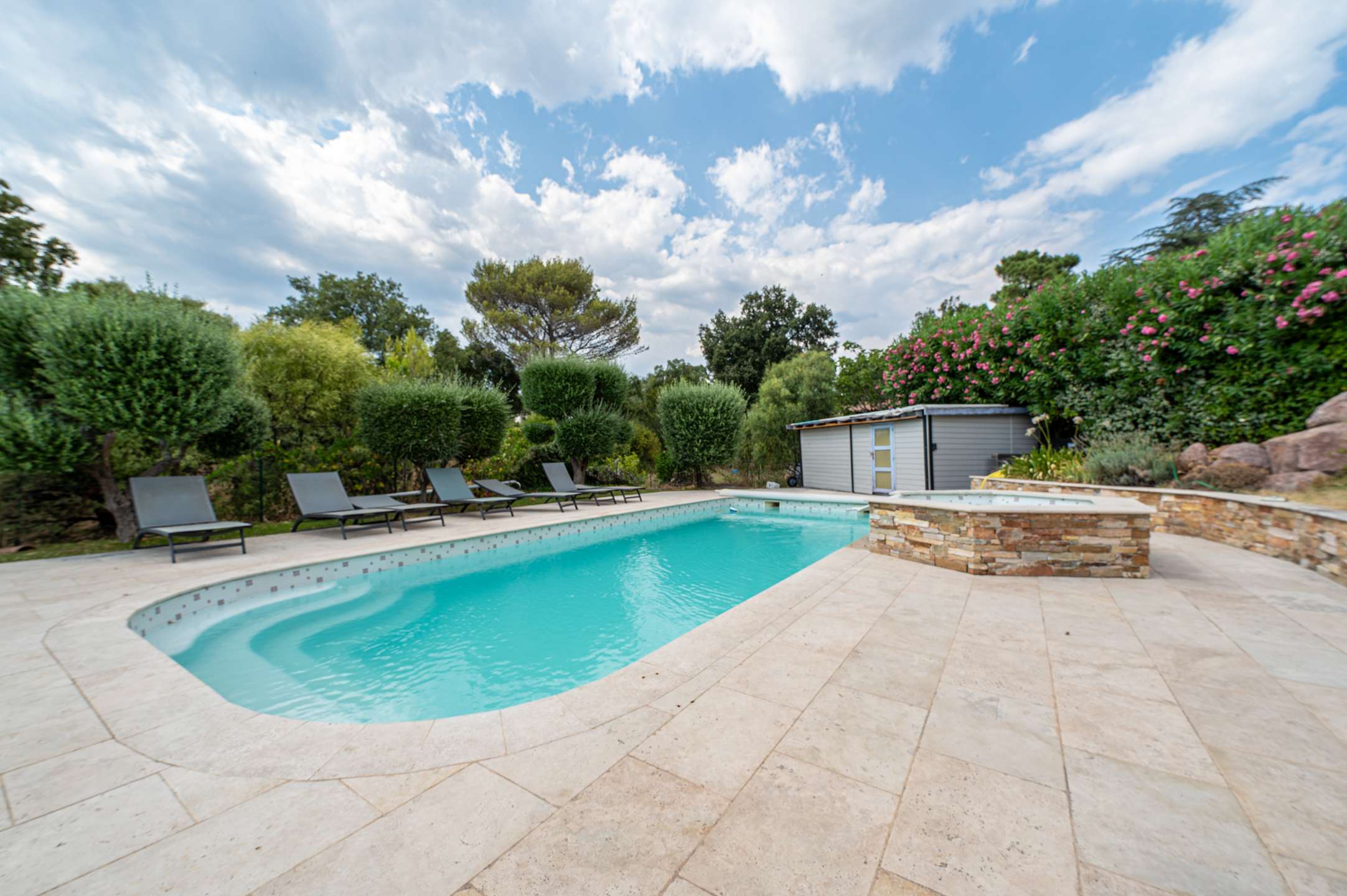 Villa méditerranéenne avec piscine et jardin — photo 2