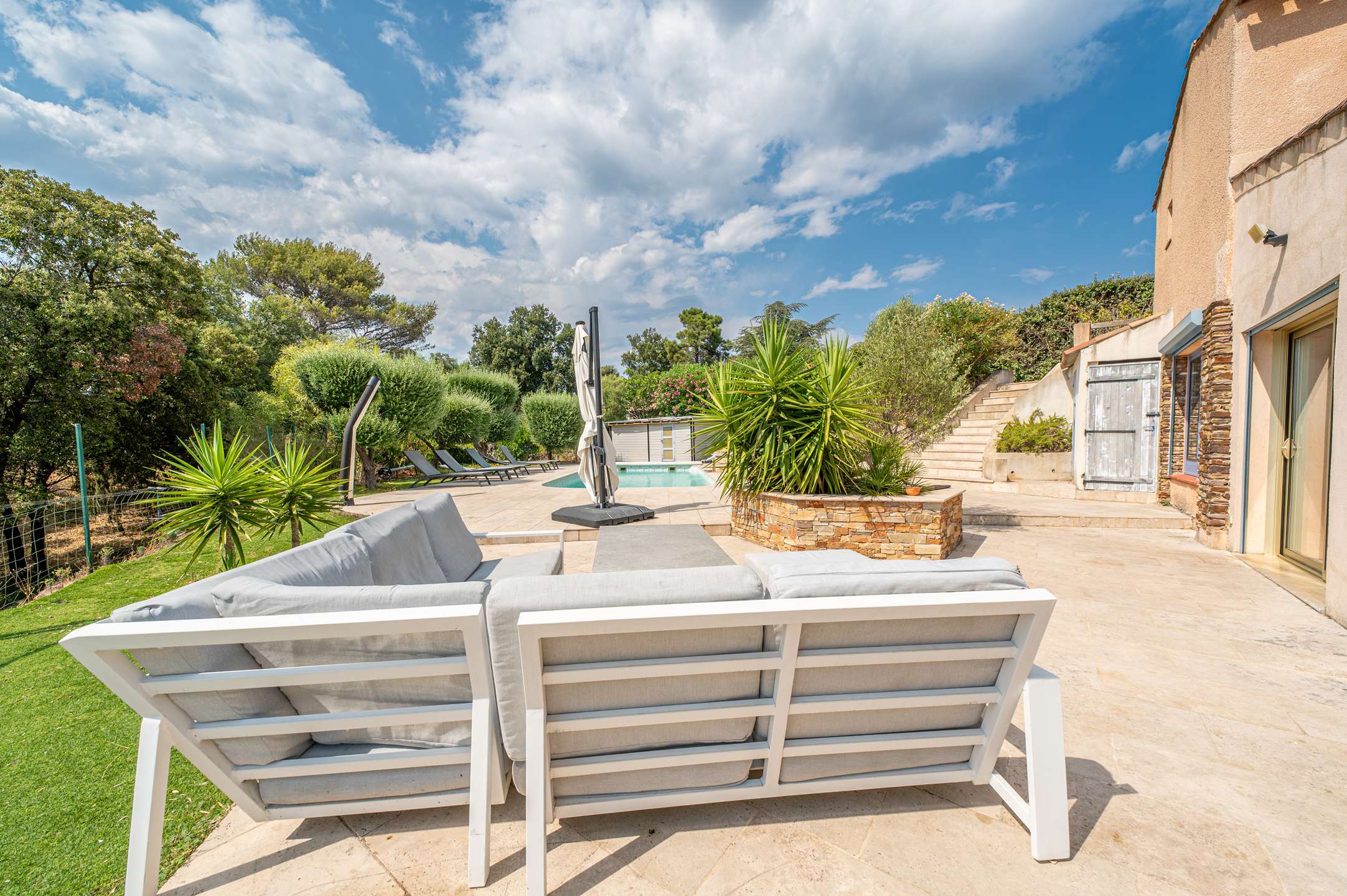 Villa méditerranéenne avec piscine et jardin — photo 9