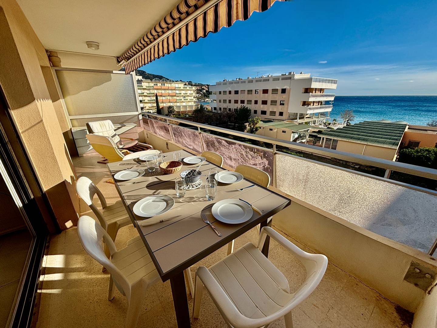 LE GRAND LARGE - VUE MER - PLAGE EN BAS DE L'IMMEUBLE