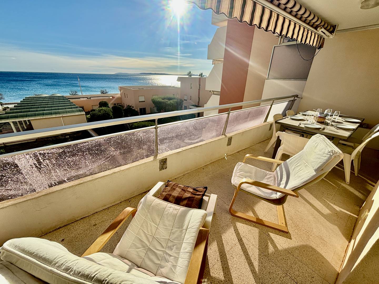 LE GRAND LARGE - VUE MER - PLAGE EN BAS DE L'IMMEUBLE