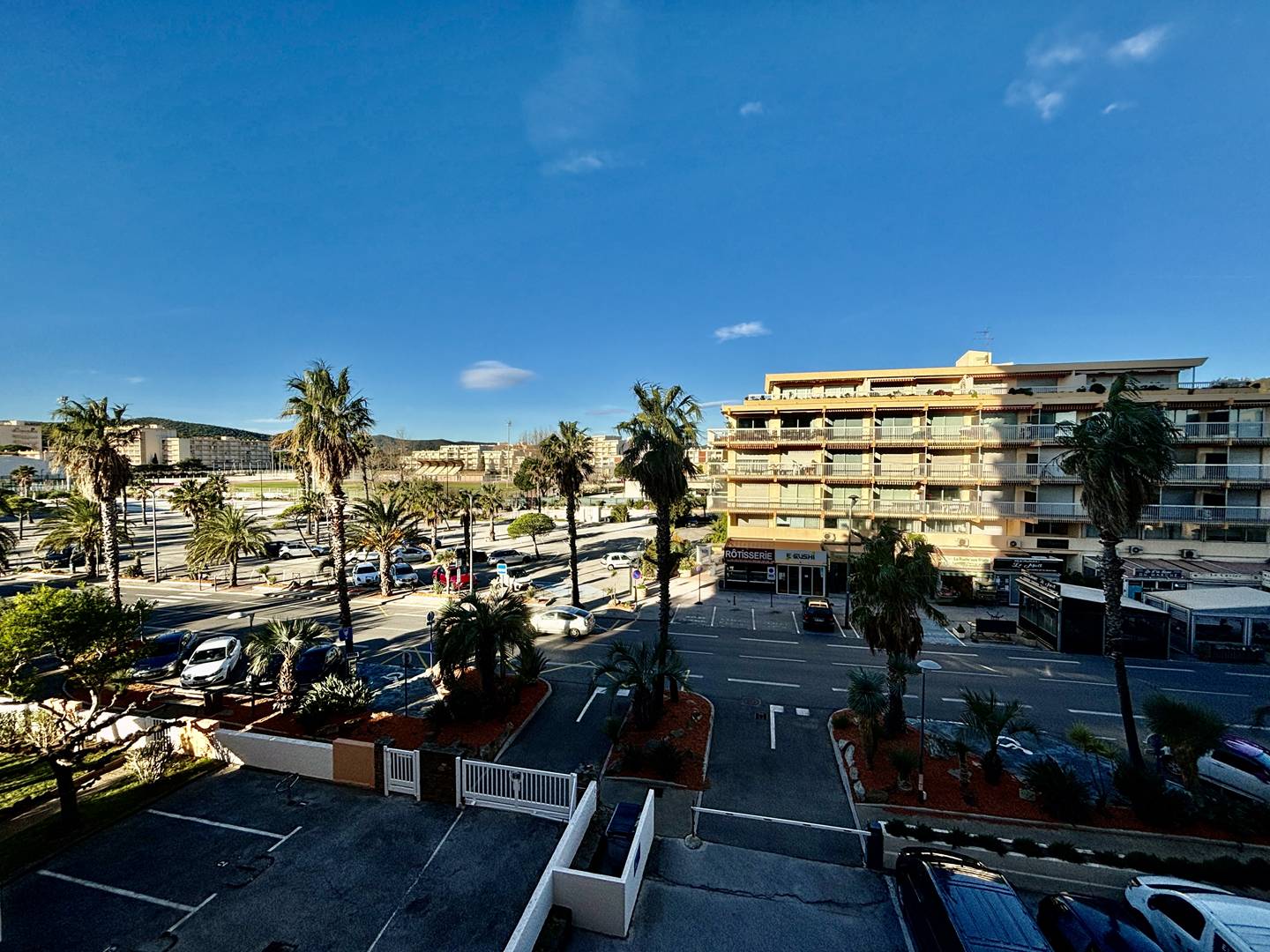 LE GRAND LARGE - VUE MER - PLAGE EN BAS DE L'IMMEUBLE