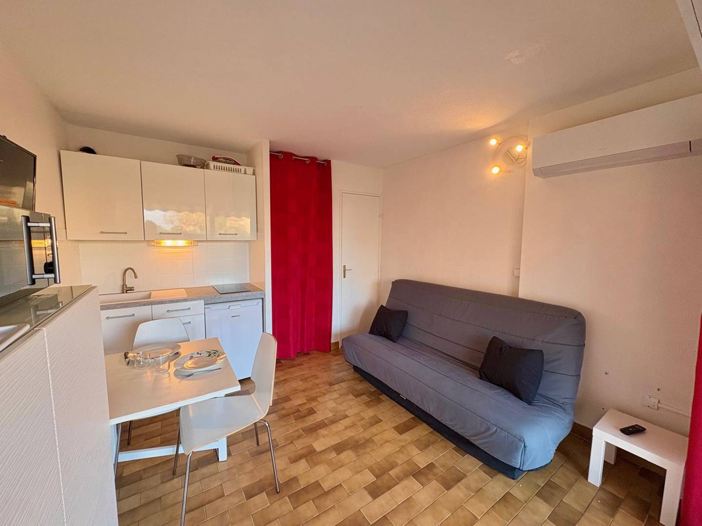 Studio climatisé avec terrasse et piscine - Les rives de la Favière 