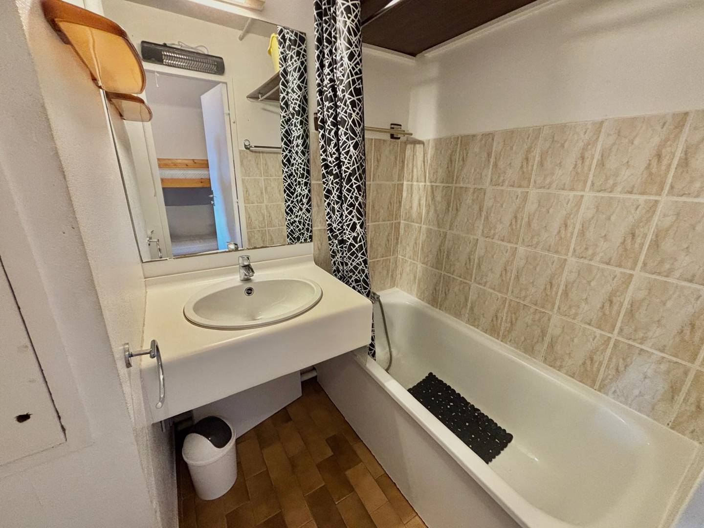 Studio climatisé avec terrasse et piscine - Les rives de la Favière 