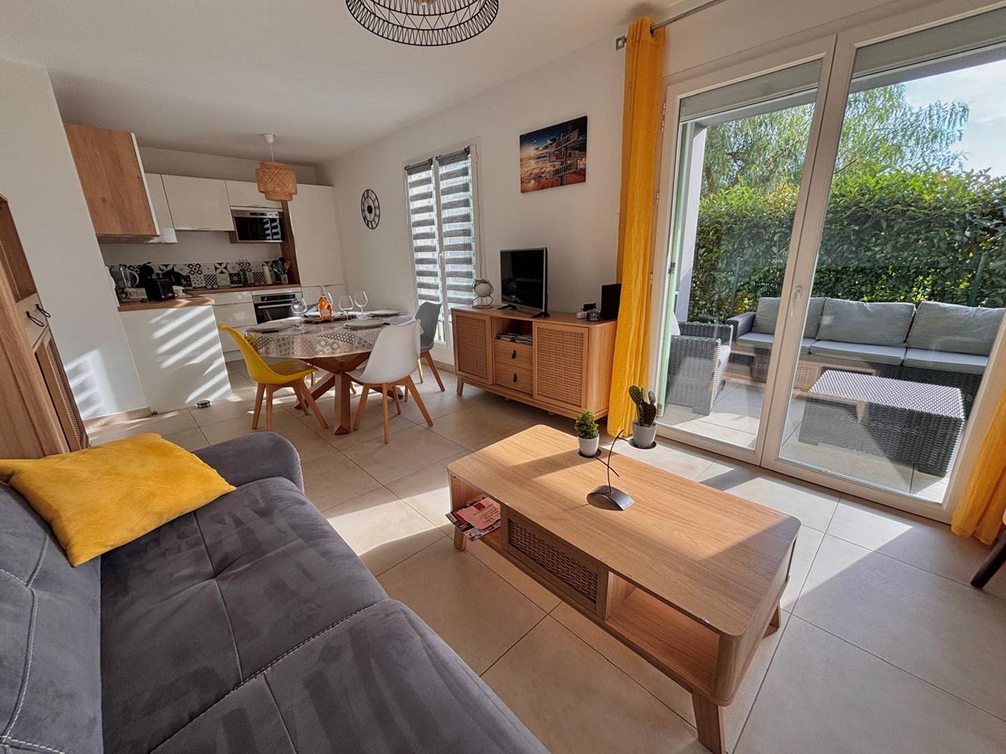 T3 climatisé en rez-de-jardin - résidence sécurisée - piscine