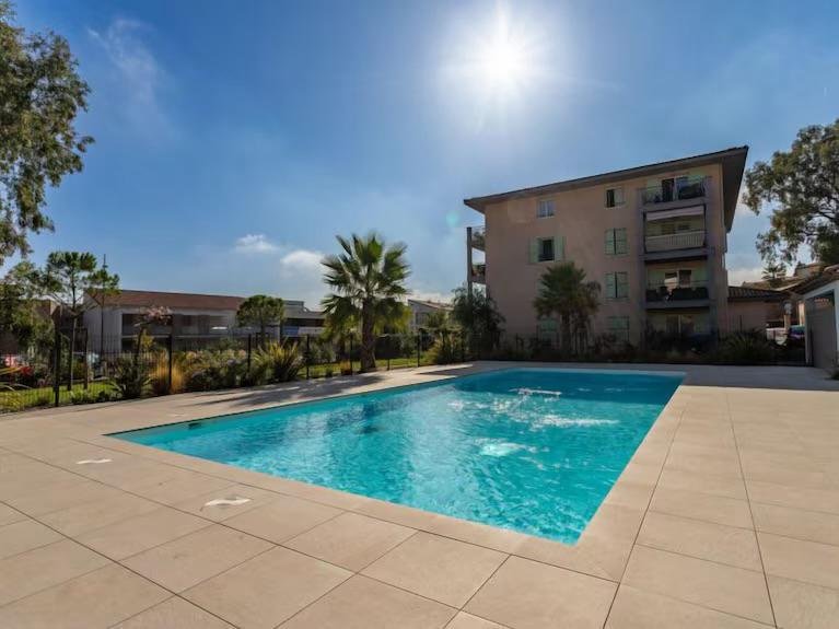 T3 climatisé en rez-de-jardin -  résidence sécurisée -  piscine
