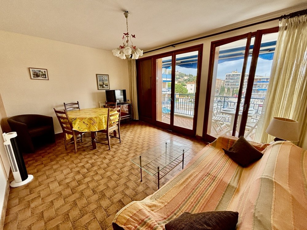 T2 lumineux avec terrasse et parking privé à deux pas de la plage