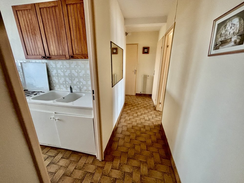 T2 lumineux avec terrasse et parking privé à deux pas de la plage