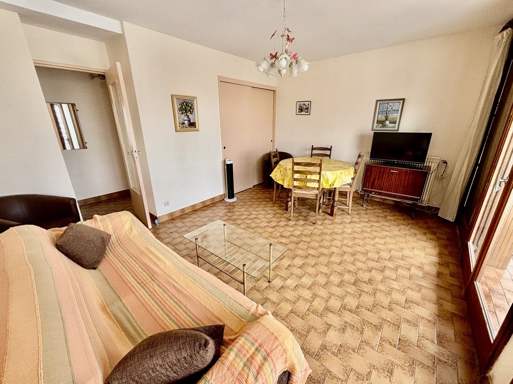 T2 lumineux avec terrasse et parking privé à deux pas de la plage