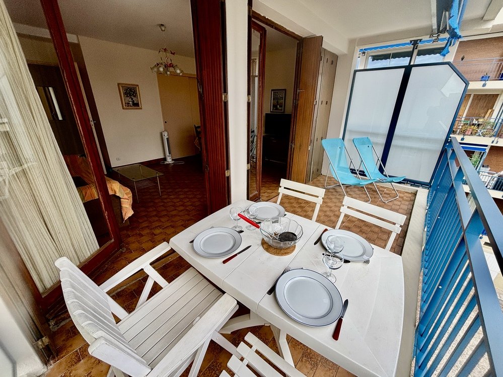 T2 lumineux avec terrasse et parking privé à deux pas de la plage