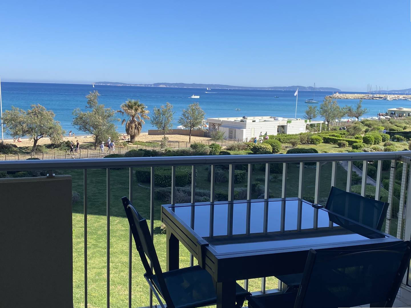 Le Bleu à perte de vue – T3 avec Terrasse & Plage directe