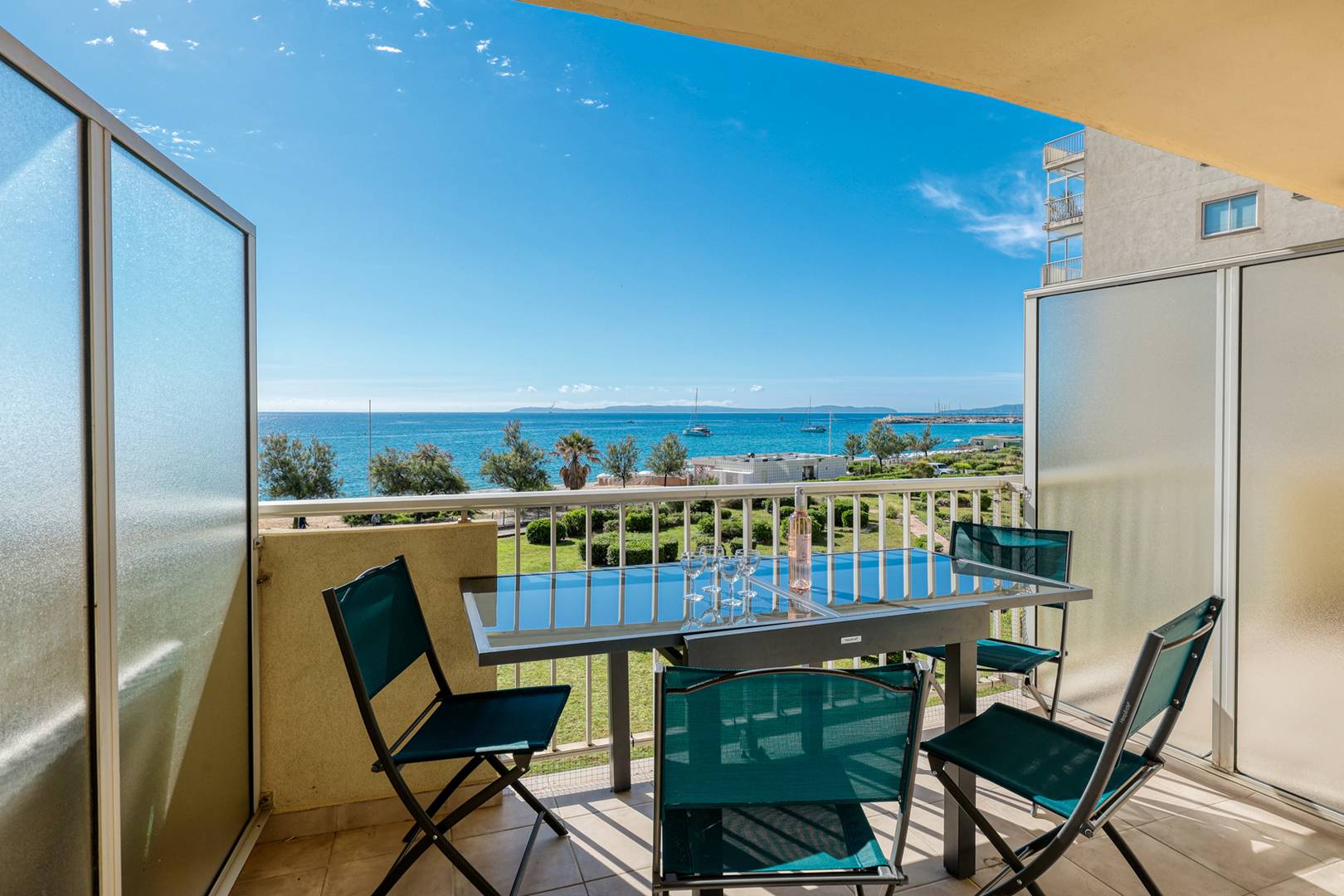 Le Bleu à perte de vue – T3 avec Terrasse & Plage directe