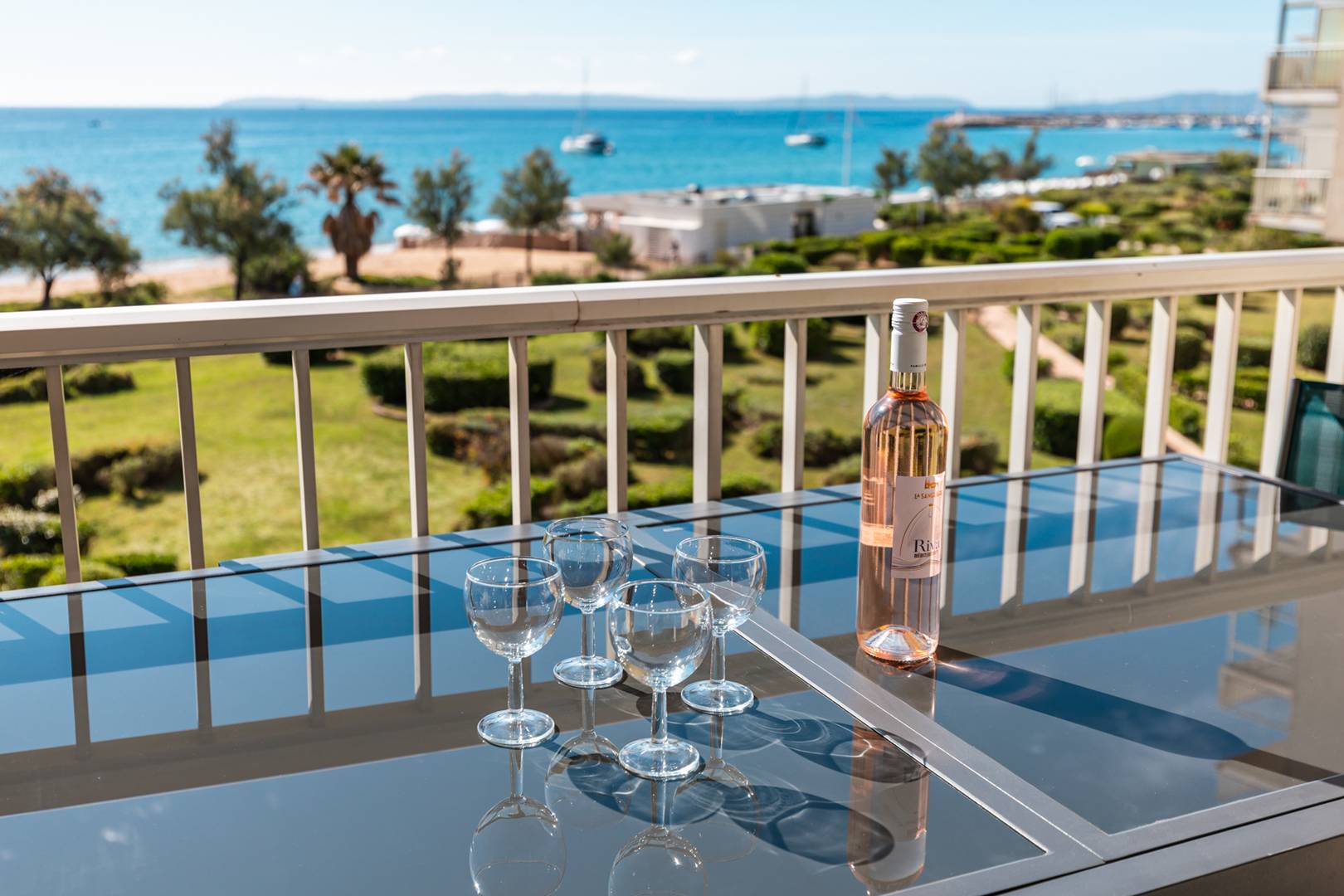 Le Bleu à perte de vue – T3 avec Terrasse & Plage directe