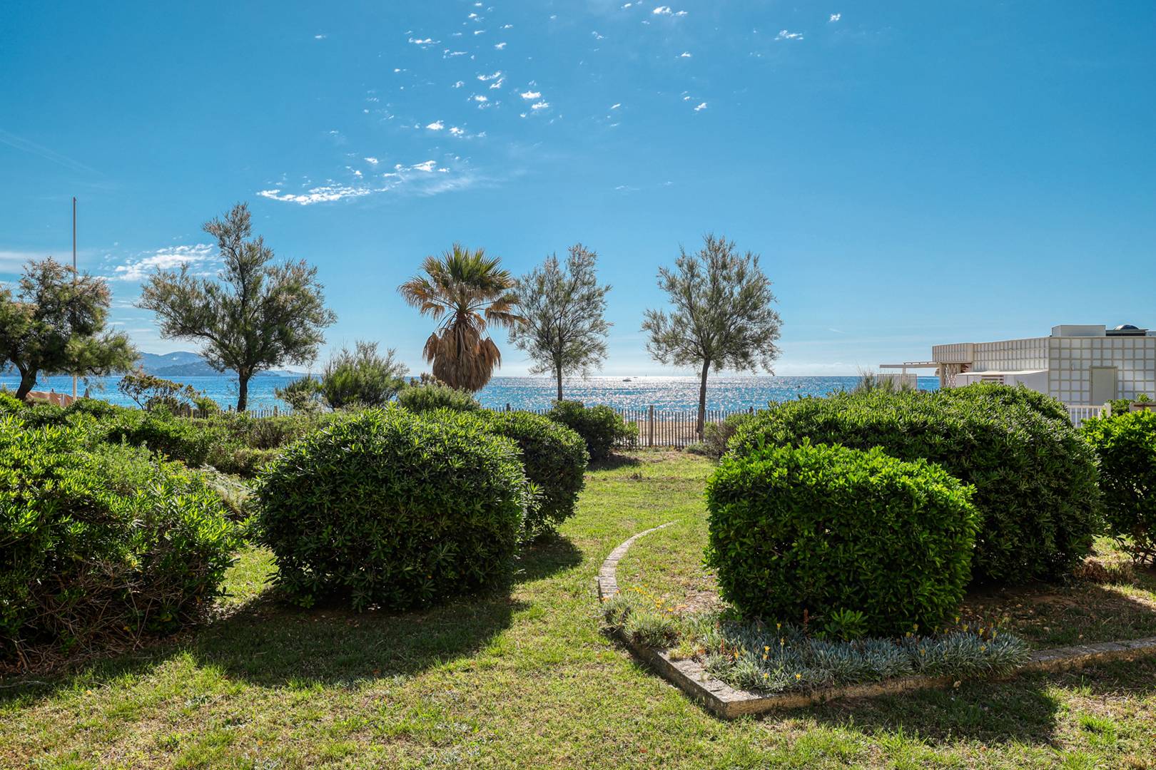 Le Bleu à perte de vue – T3 avec Terrasse & Plage directe