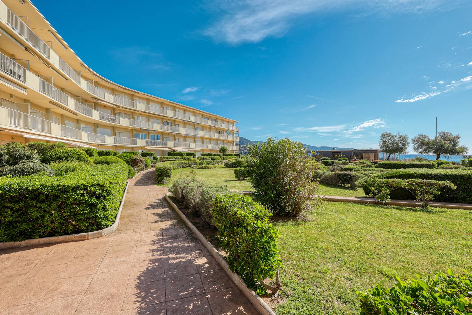 Le Bleu à perte de vue – T3 avec Terrasse & Plage directe