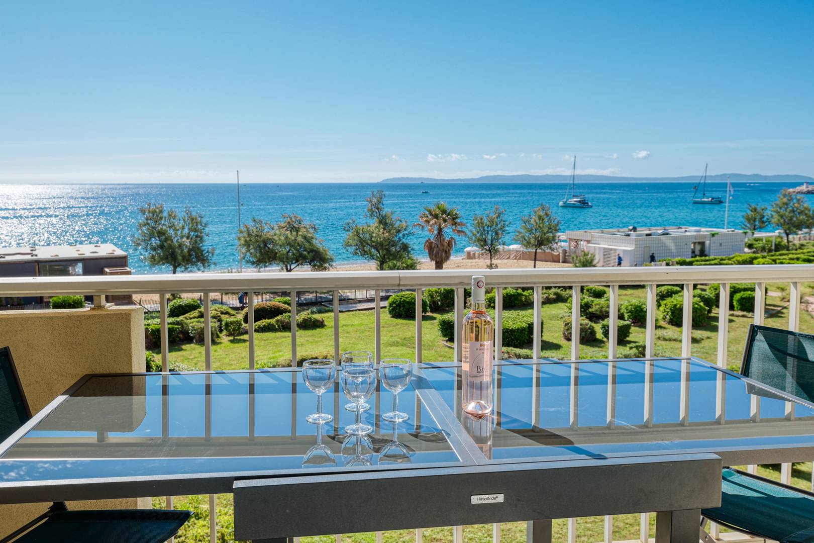 Le Bleu à perte de vue – T3 avec Terrasse & Plage directe