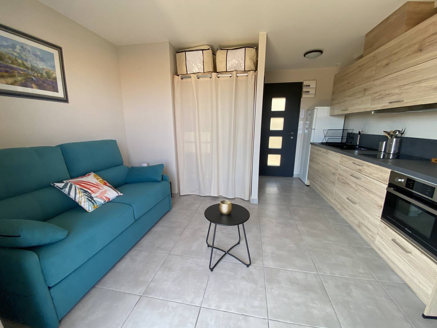 Studio rénové avec terrasse – centre & plage à pied (Le Lavandou)