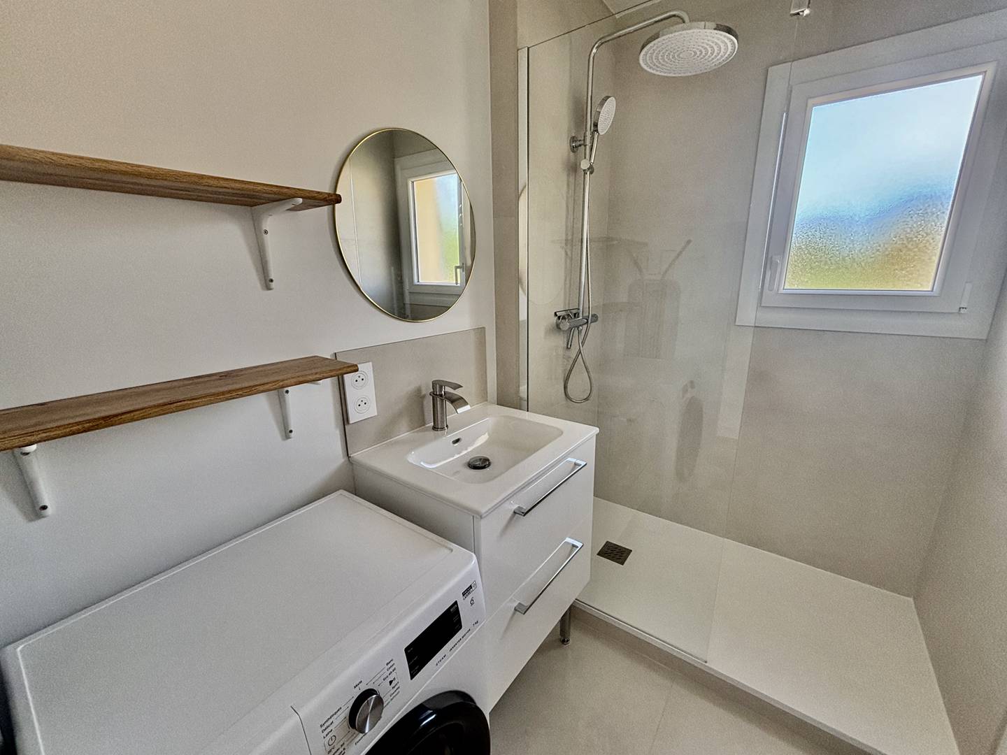 T3 refait à neuf - Clim – plage à 300m, centre à pied, balcon & wifi