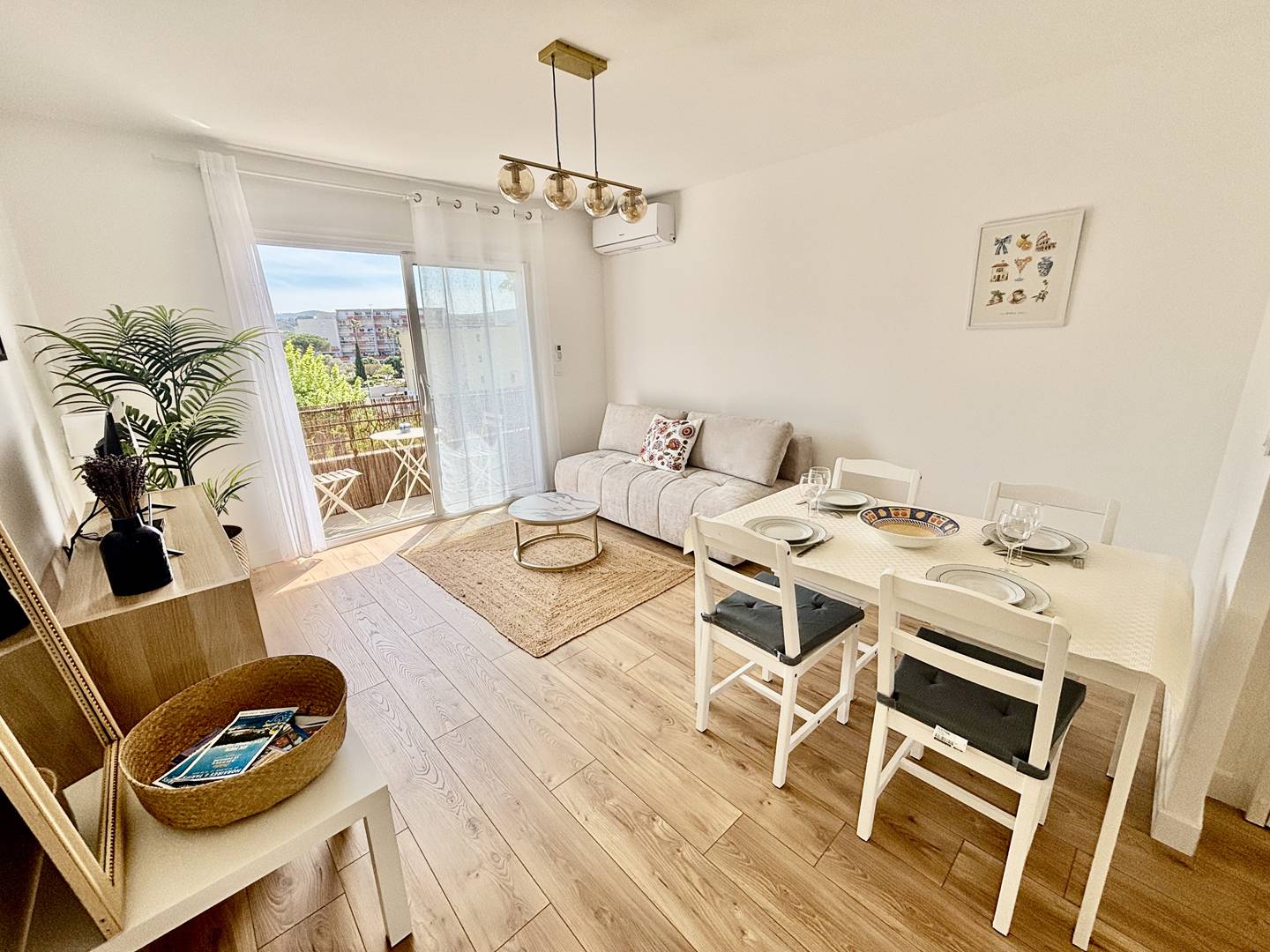 T3 refait à neuf - Clim – plage à 300m, centre à pied, balcon & wifi