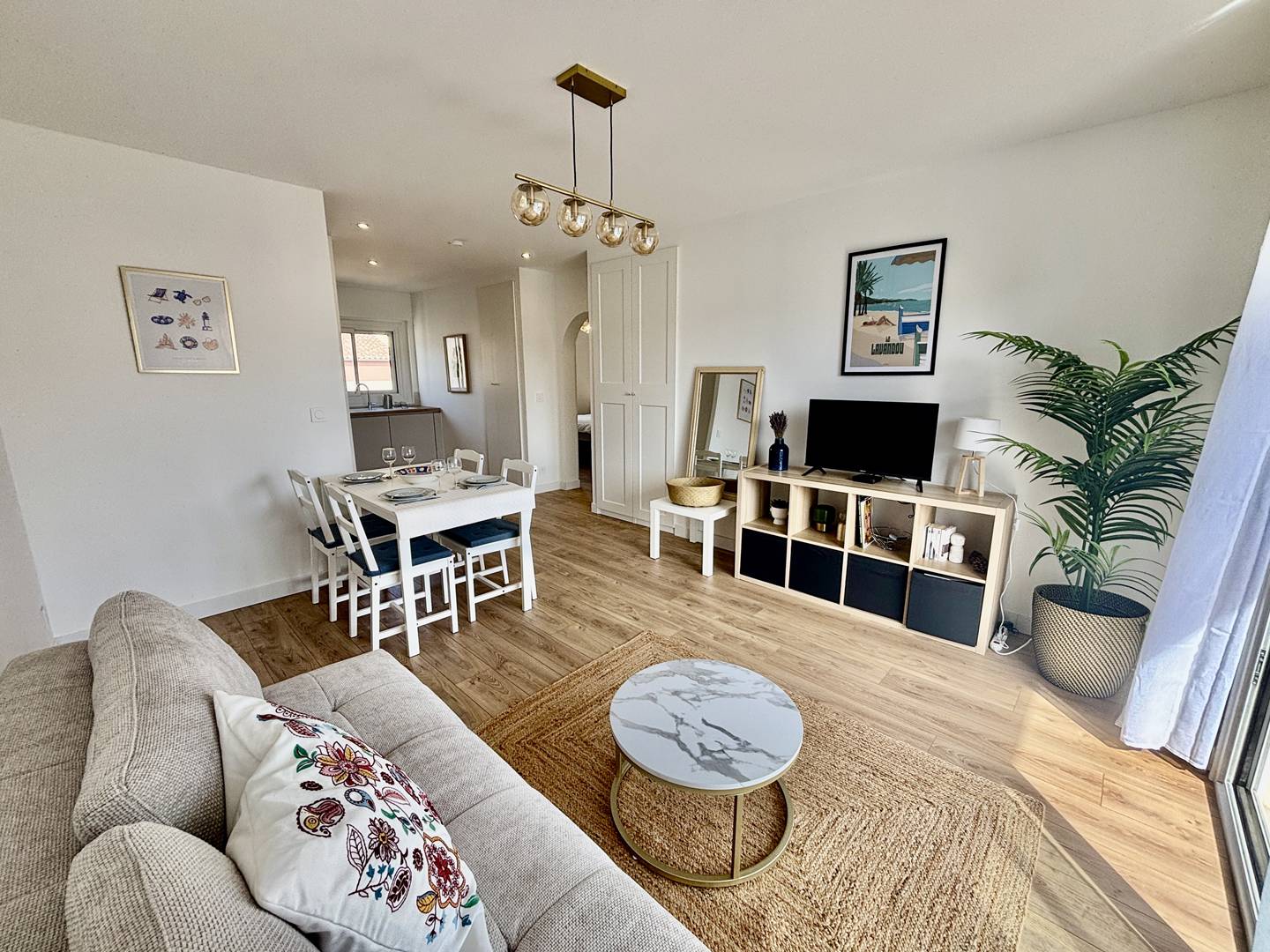 T3 refait à neuf - Clim – plage à 300m, centre à pied, balcon & wifi