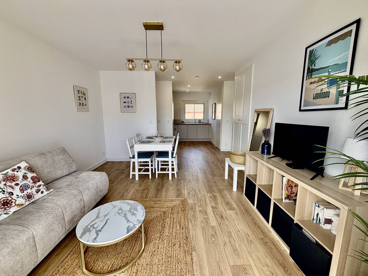 T3 refait à neuf - Clim – plage à 300m, centre à pied, balcon & wifi