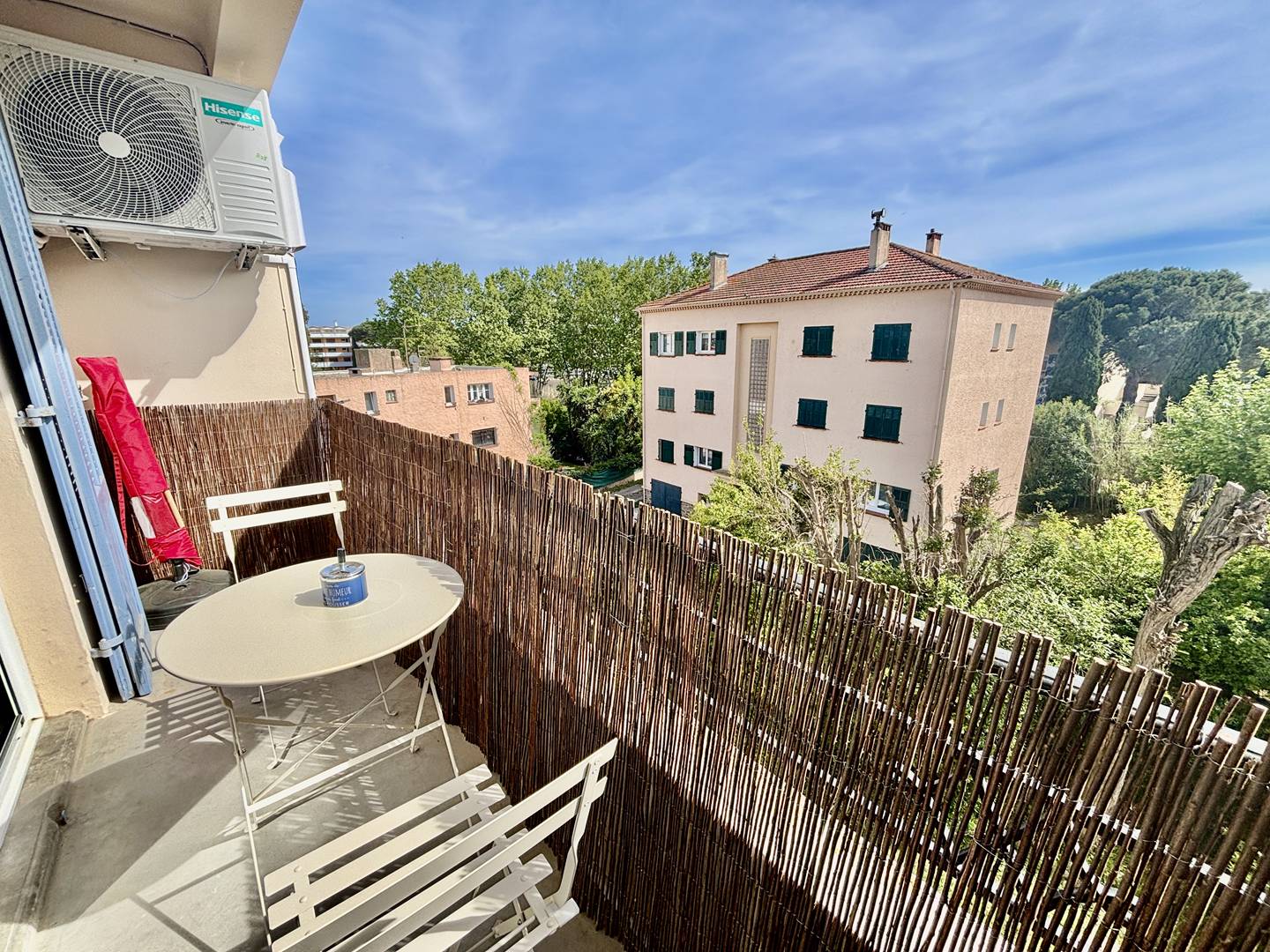 T3 refait à neuf - Clim – plage à 300m, centre à pied, balcon & wifi