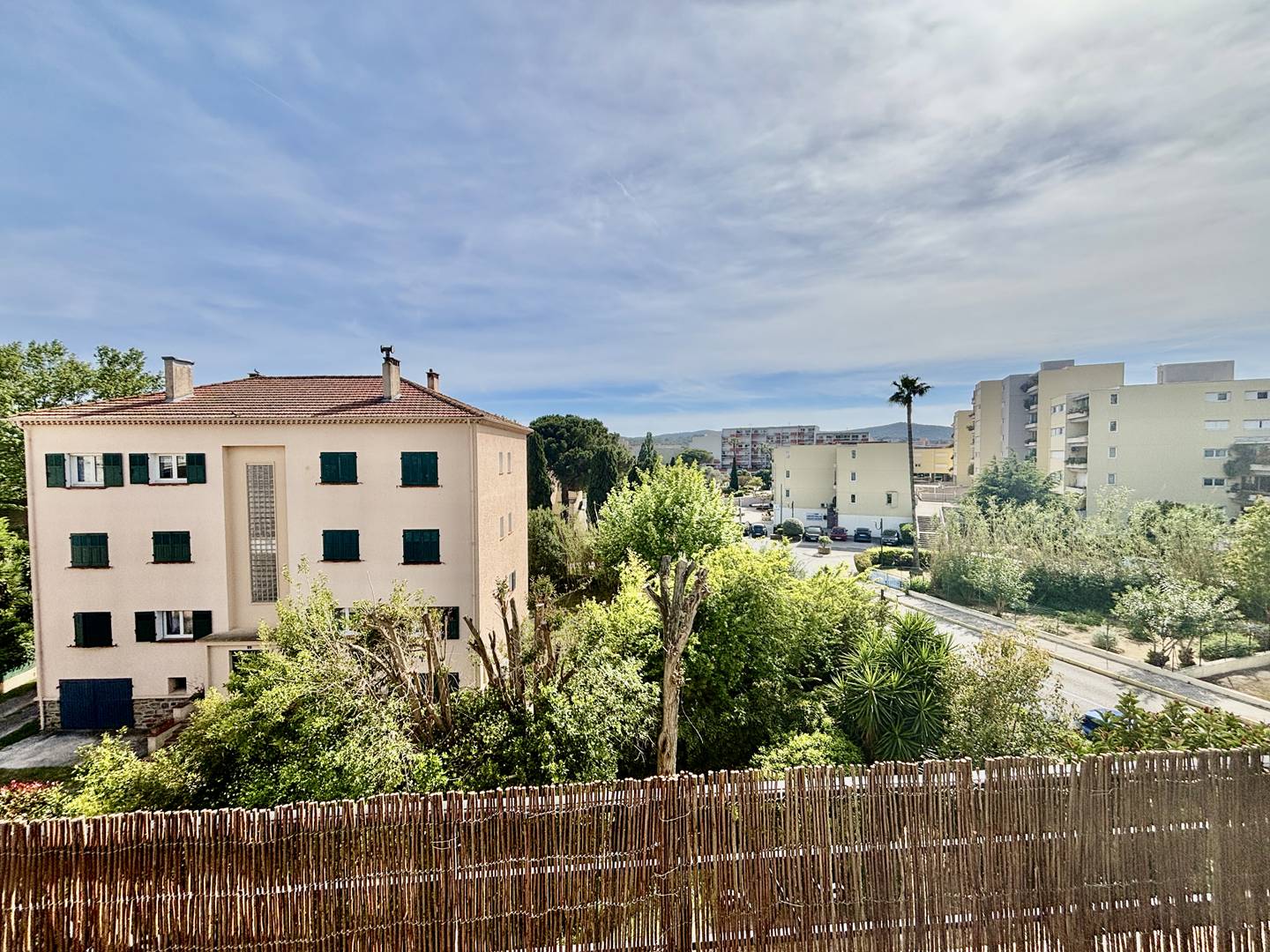T3 refait à neuf - Clim – plage à 300m, centre à pied, balcon & wifi