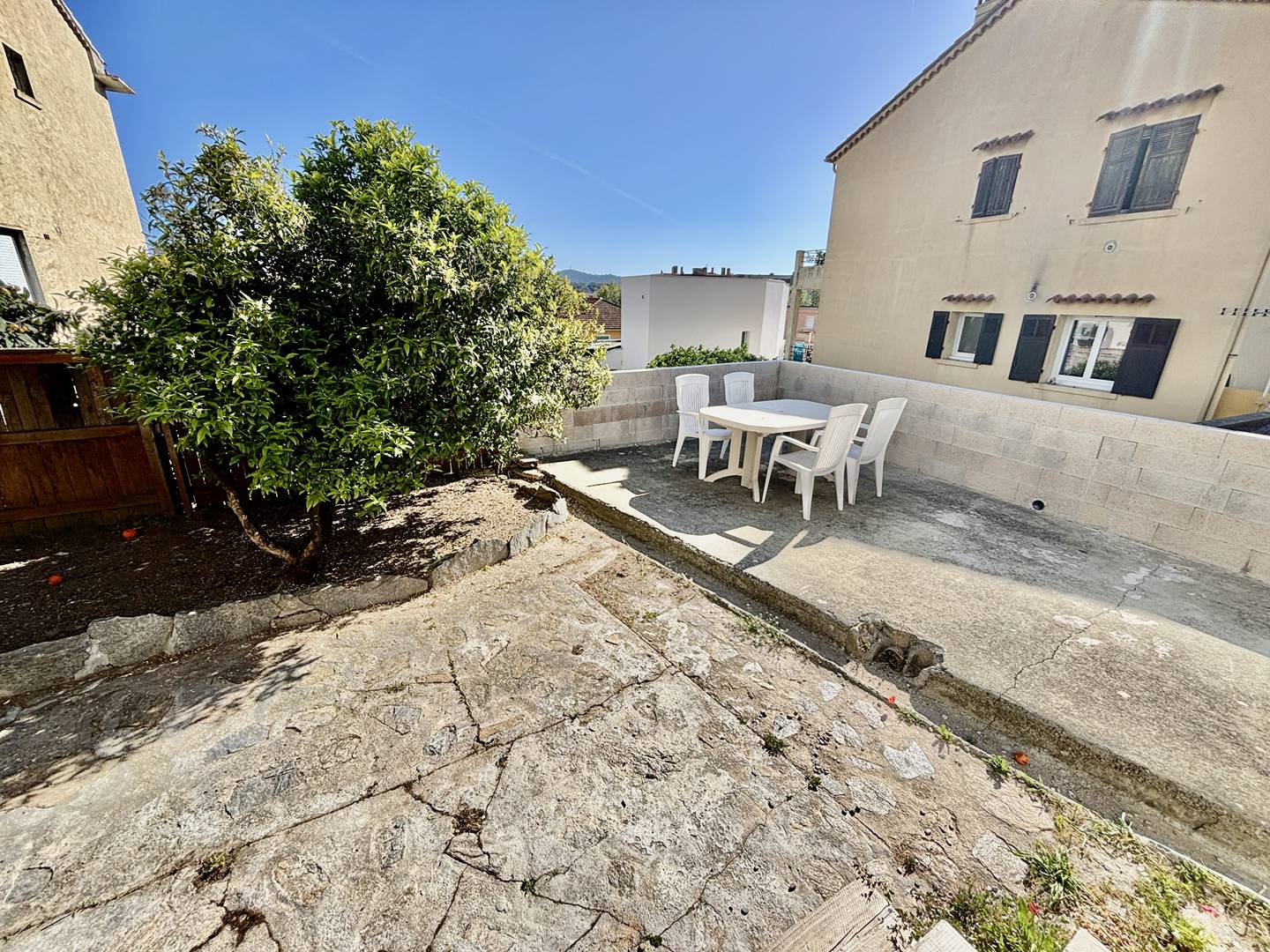 Studio cosy avec grande terrasse au cœur du Lavandou