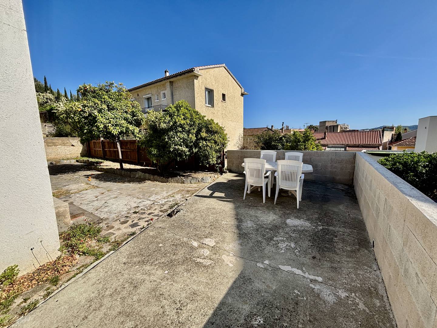 Studio cosy avec grande terrasse au cœur du Lavandou