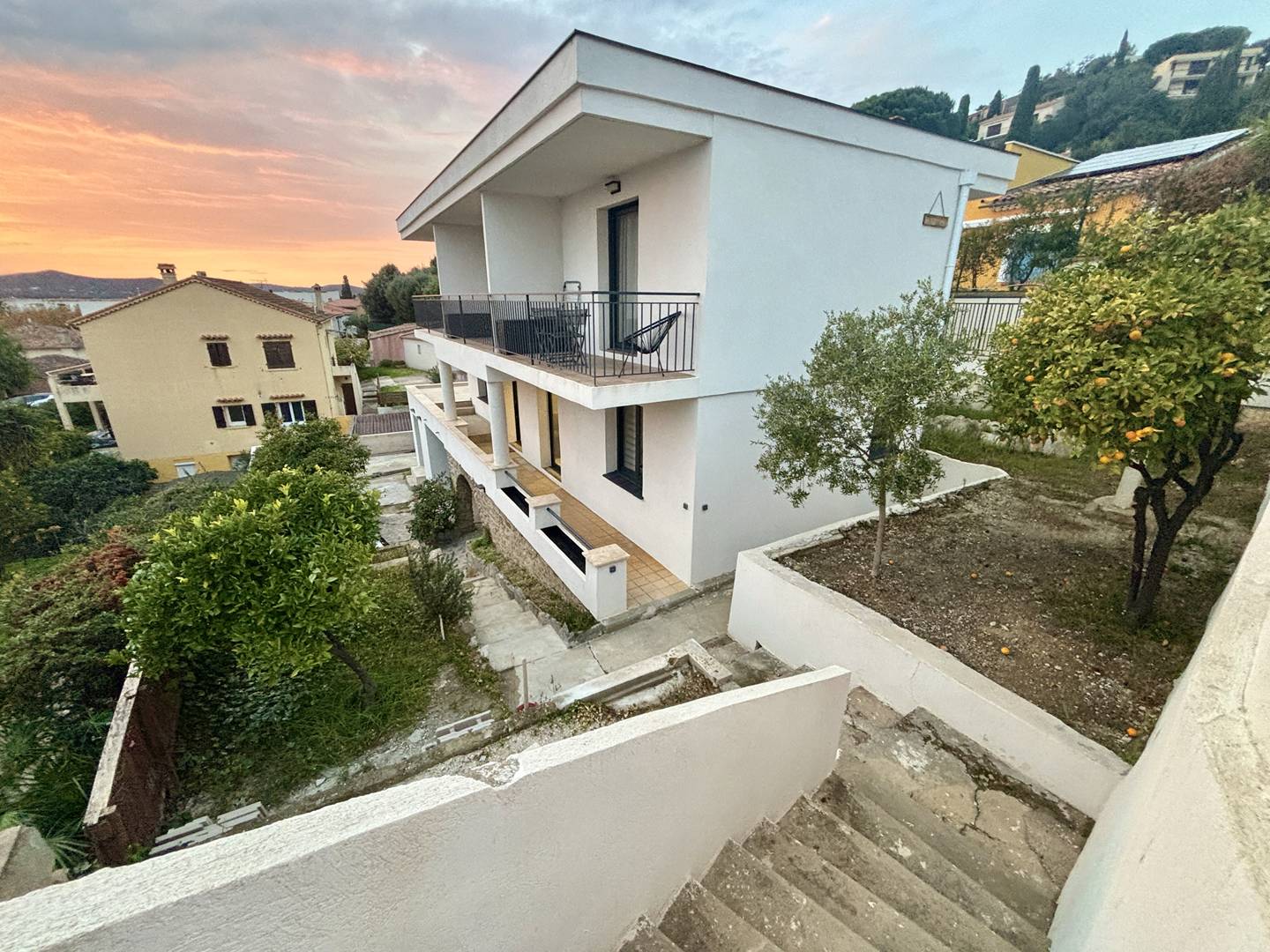 Studio cosy avec grande terrasse au cœur du Lavandou