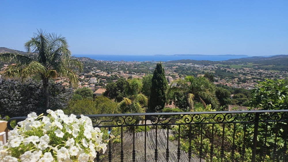 Villa familiale • Piscine • Jacuzzi • Vue mer