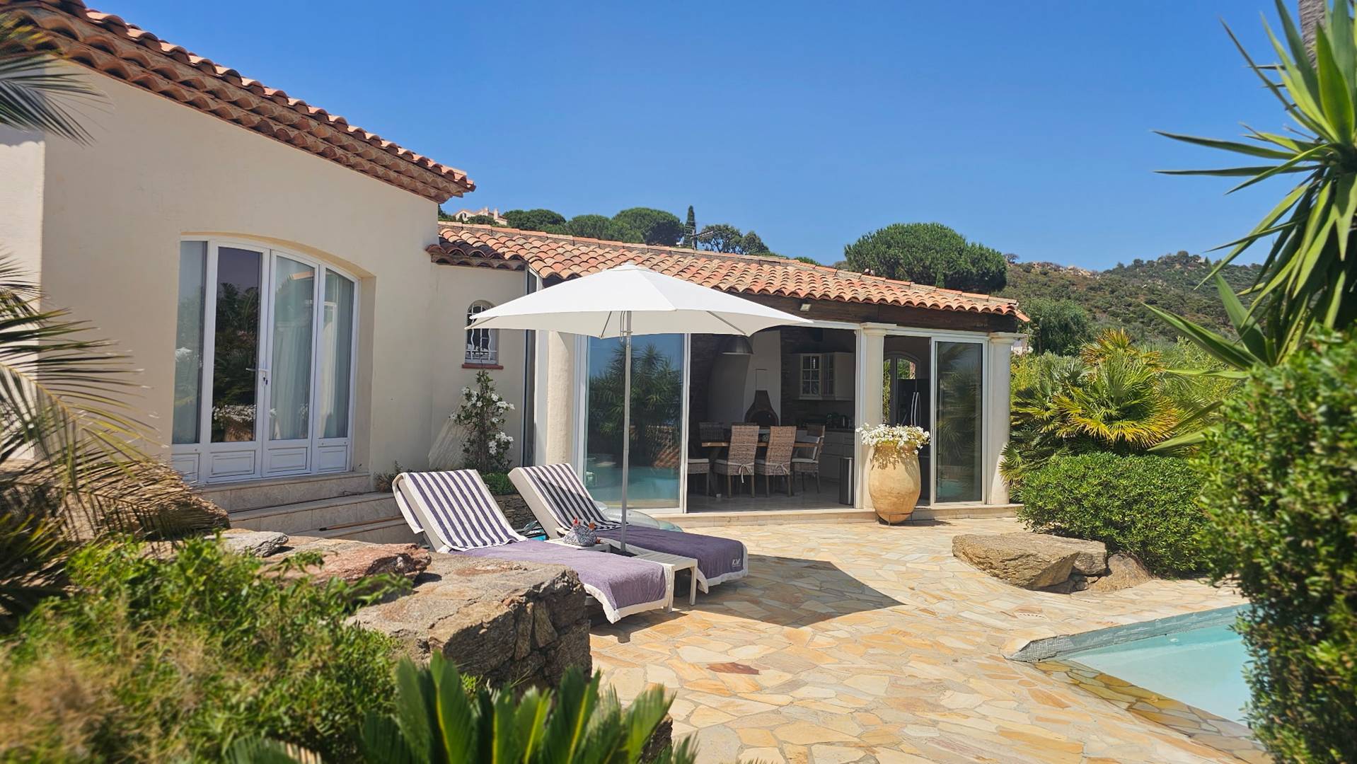 Villa familiale • Piscine • Jacuzzi • Vue mer