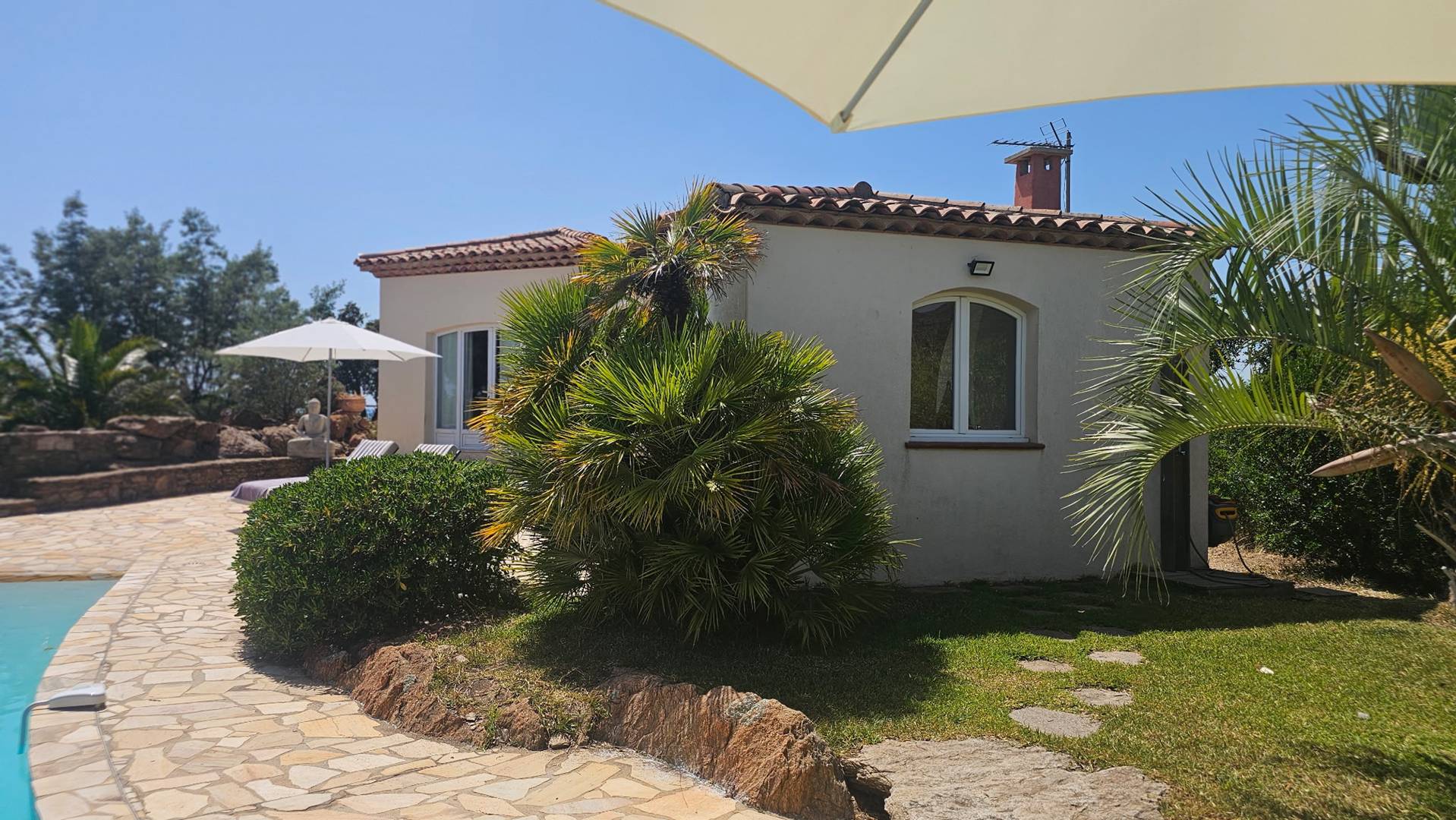 Villa familiale • Piscine • Jacuzzi • Vue mer