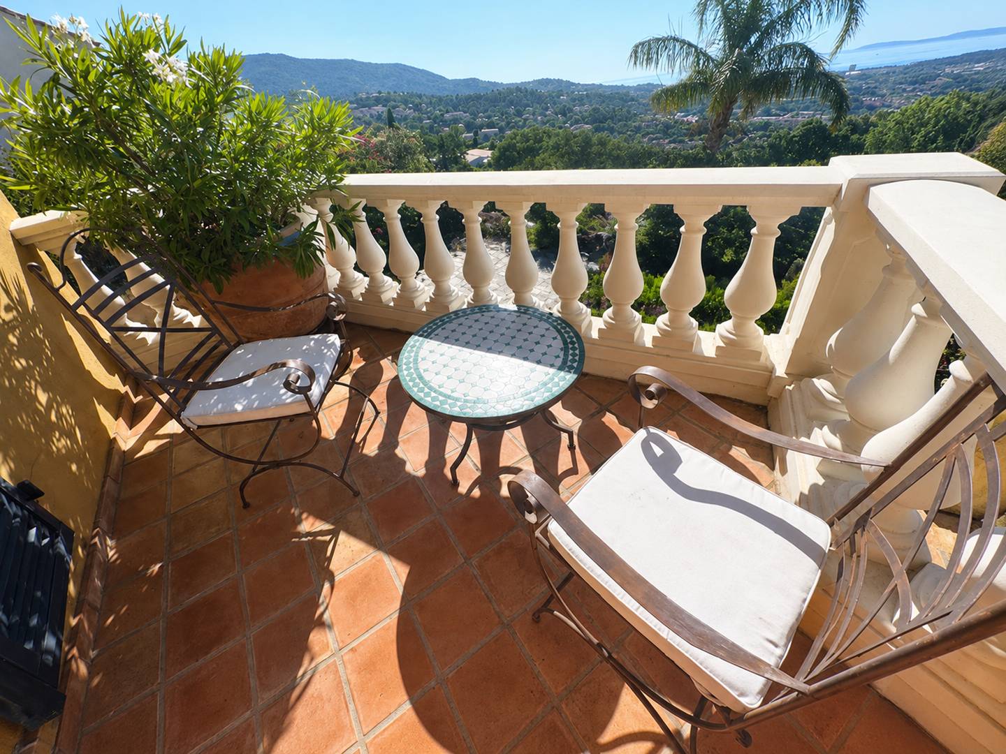 Villa familiale • Piscine • Jacuzzi • Vue mer