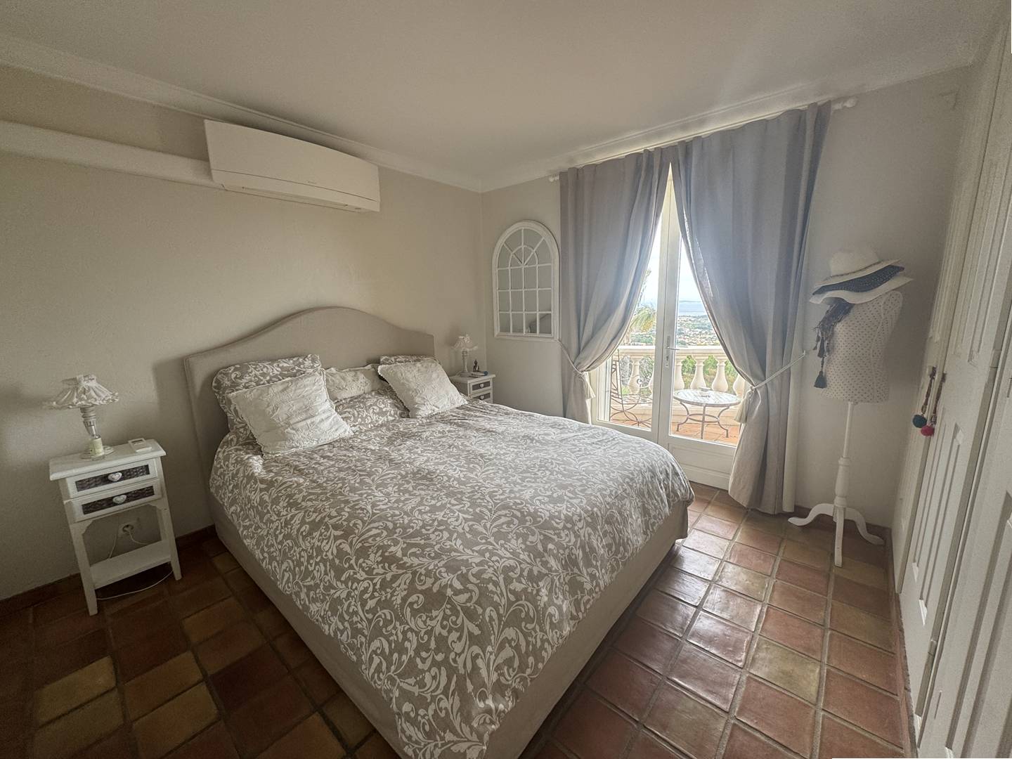 Villa familiale • Piscine • Jacuzzi • Vue mer