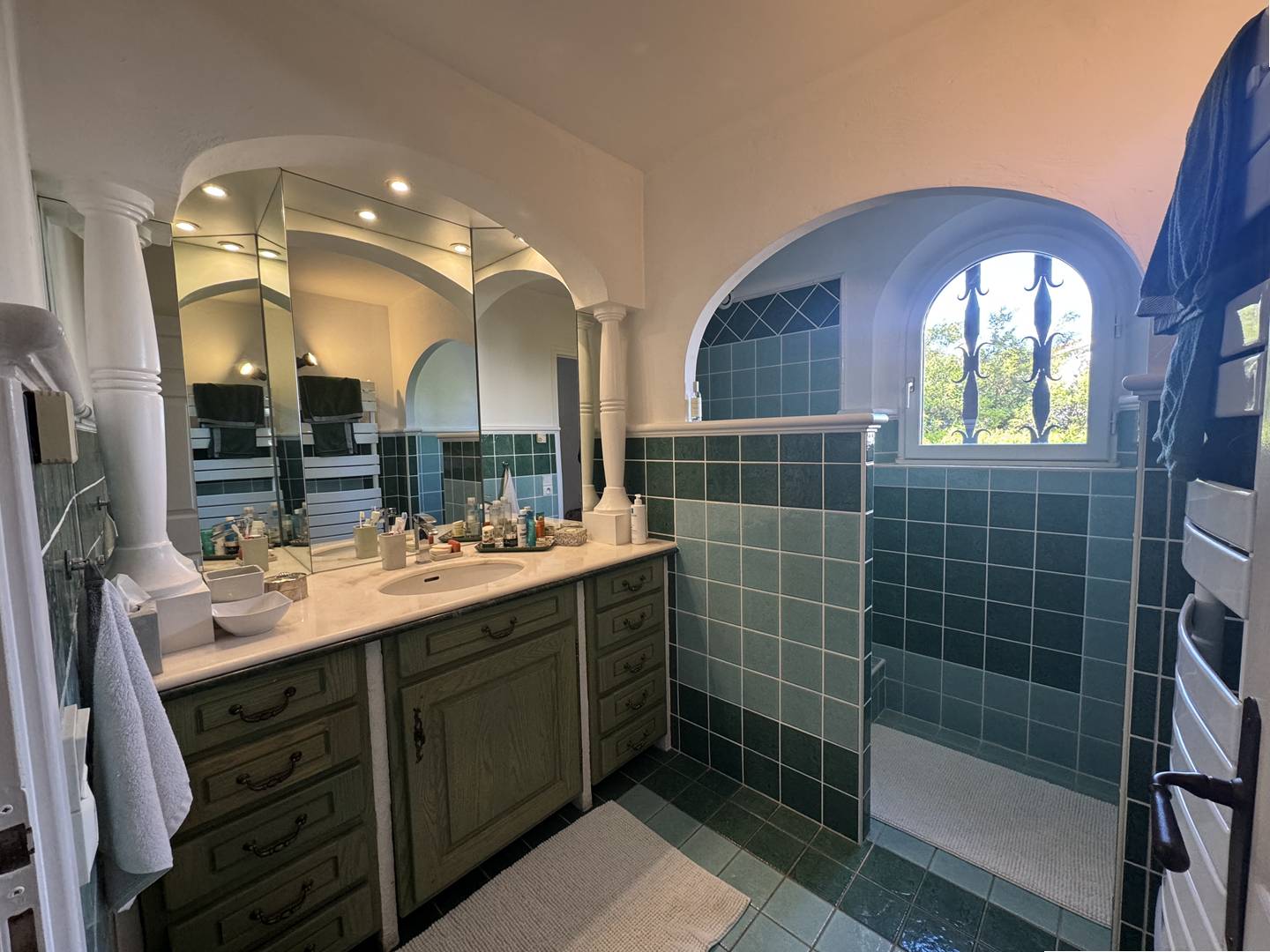 Villa familiale • Piscine • Jacuzzi • Vue mer