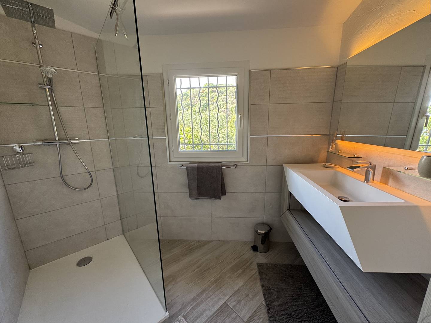 Villa familiale • Piscine • Jacuzzi • Vue mer