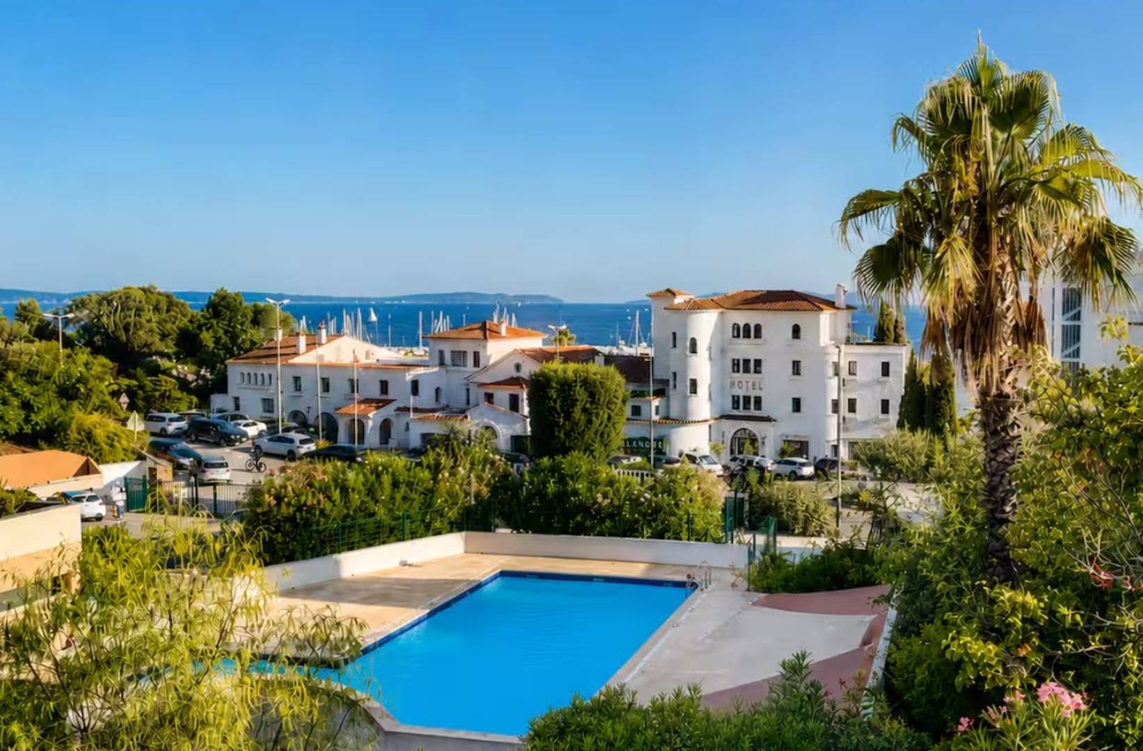 Vue Mer Exceptionnelle | Plage à pied | Piscine | Parking privé | Clim