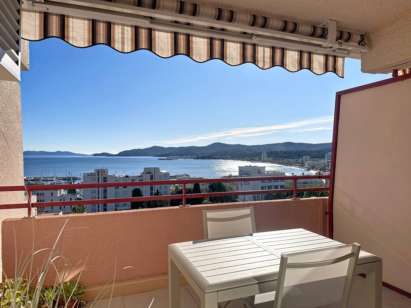 Vue Mer Exceptionnelle | Plage à pied | Piscine | Parking privé | Clim