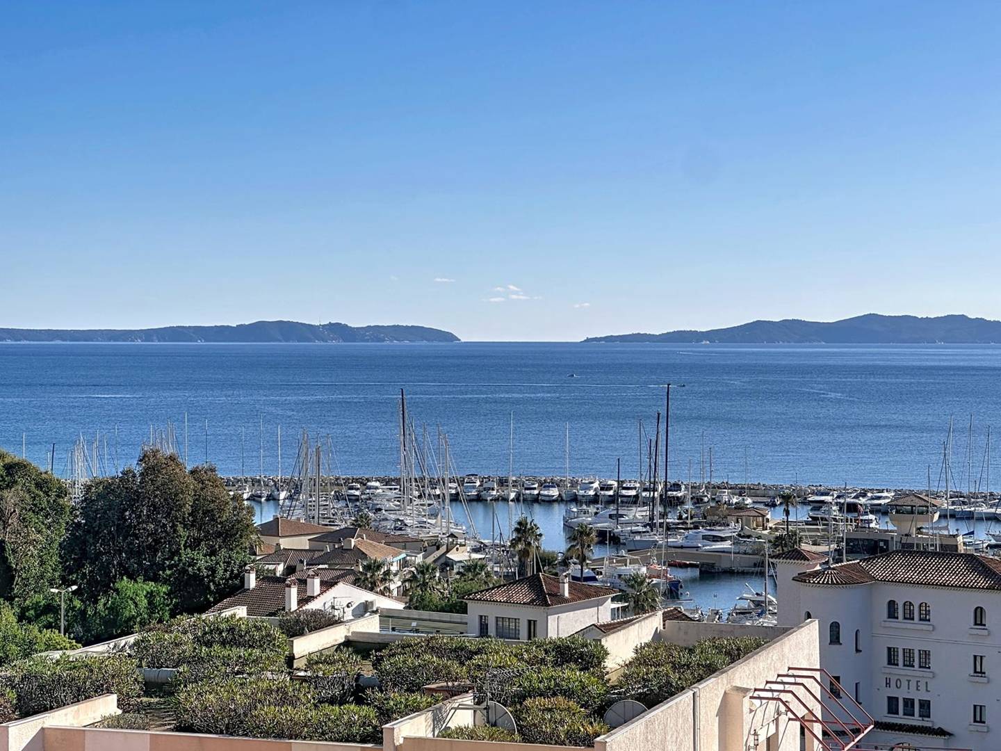 Vue Mer Exceptionnelle | Plage à pied | Piscine | Parking privé | Clim