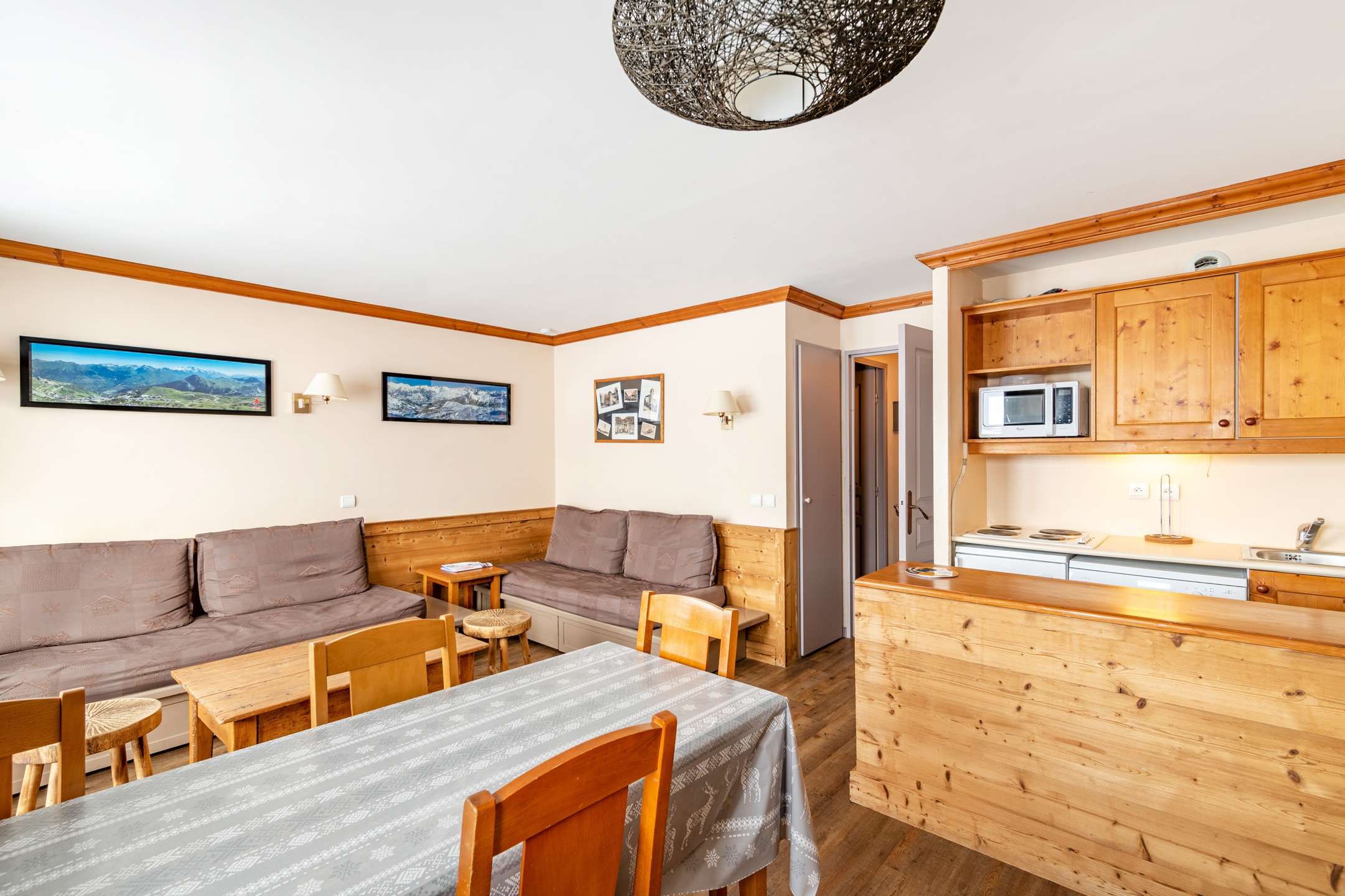 2 roomed + cabin apt, 5/6 people, on the pistes - ref 001MSA - 4