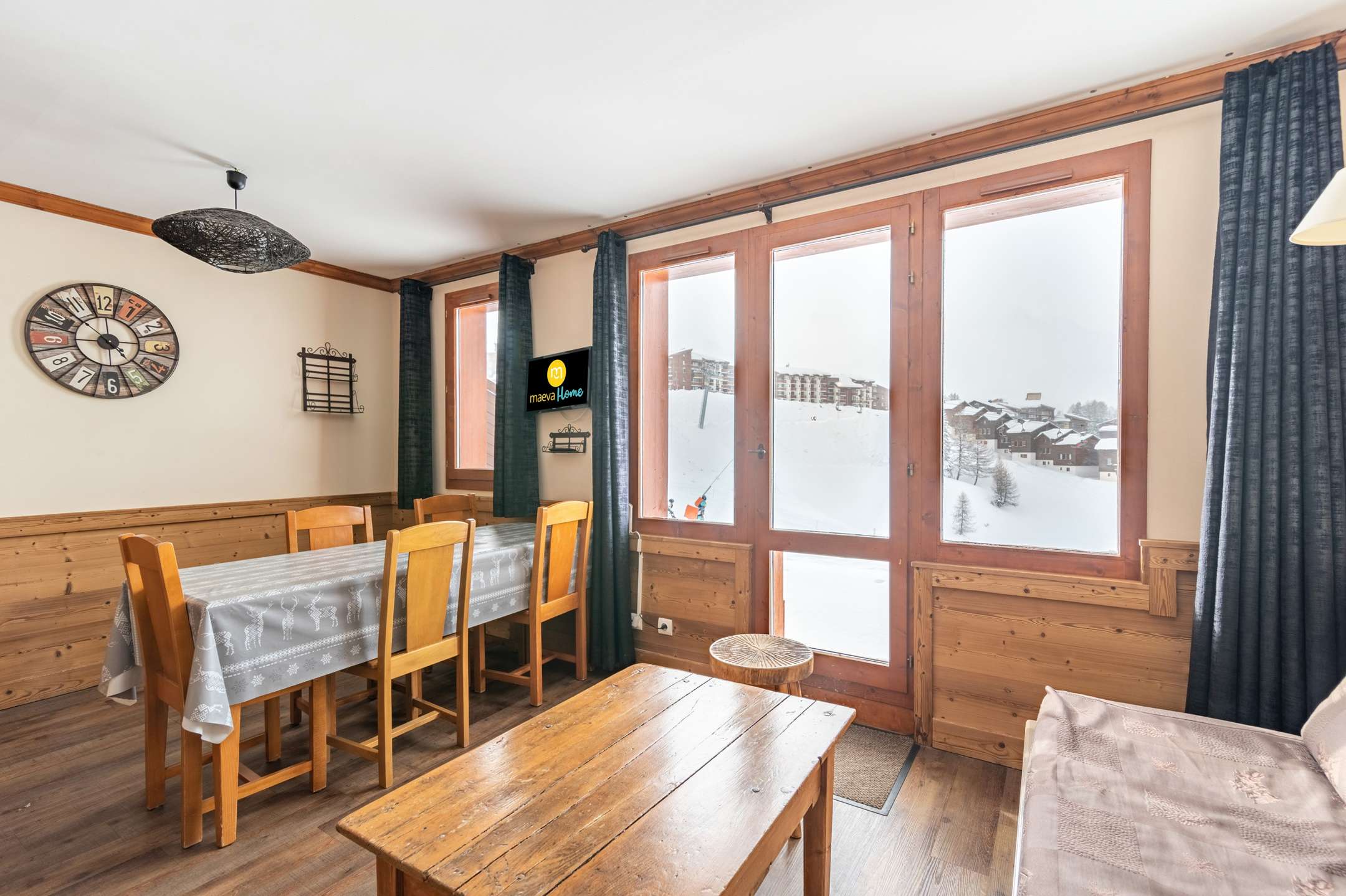 2 roomed + cabin apt, 5/6 people, on the pistes - ref 001MSA - 5