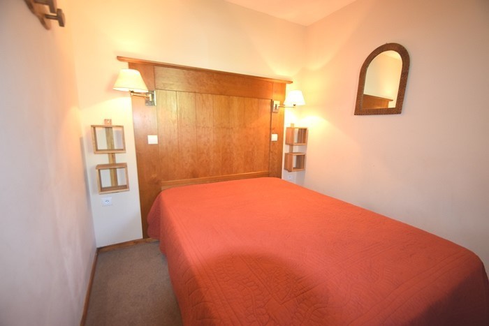 2 roomed + cabin apt, 5/6 people, on the pistes - ref 001MSA - 6