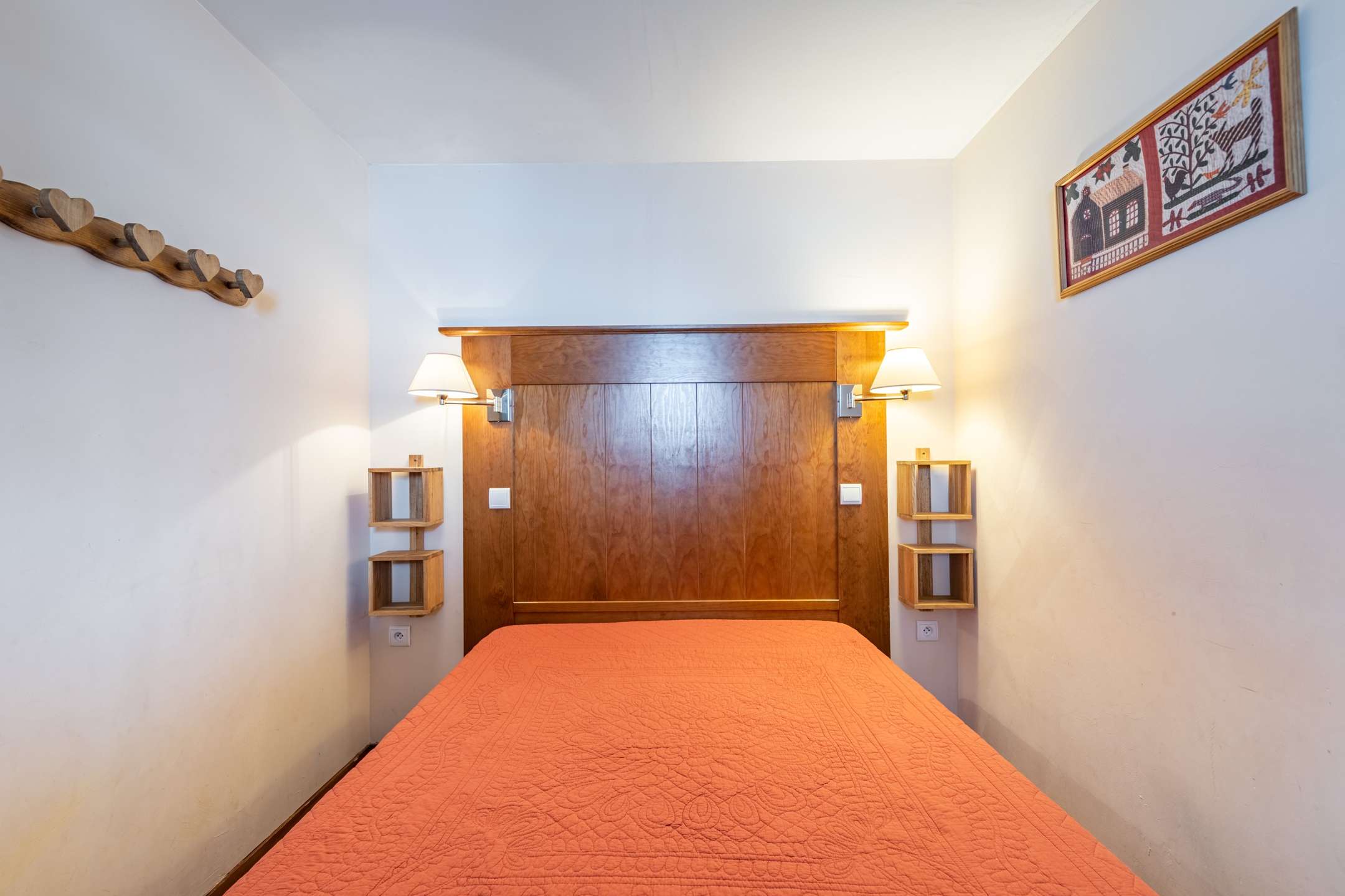 2 roomed + cabin apt, 5/6 people, on the pistes - ref 001MSA - 7