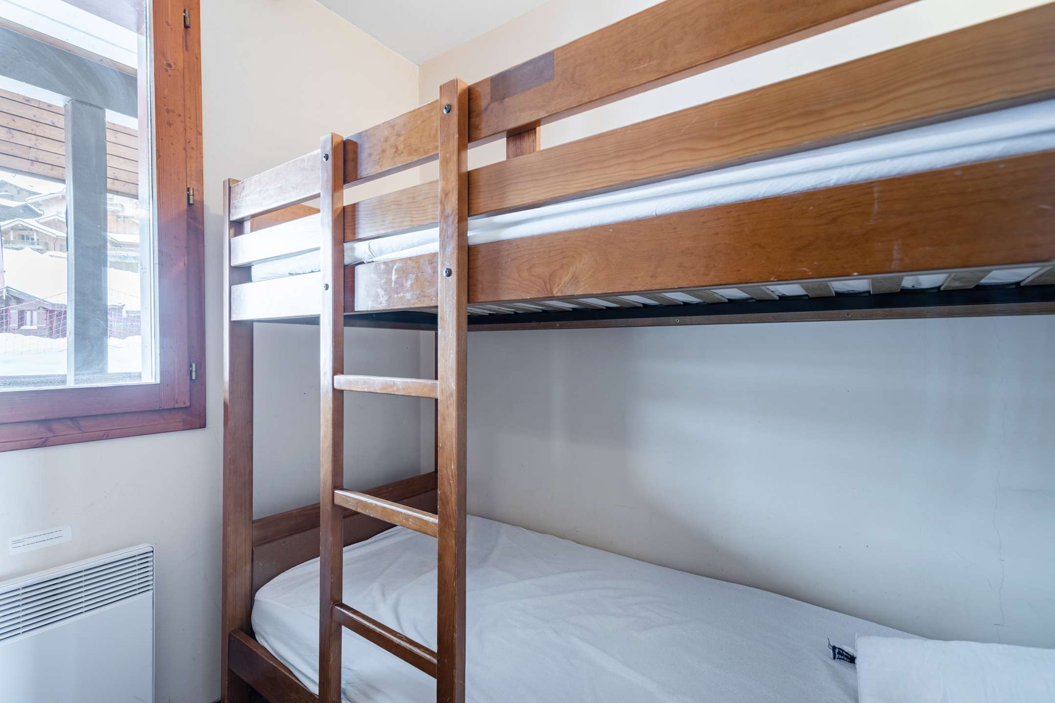 2 roomed + cabin apt, 5/6 people, on the pistes - ref 001MSA - 8
