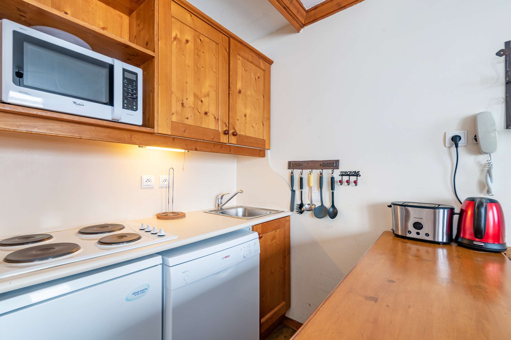 2 roomed + cabin apt, 5/6 people, on the pistes - ref 001MSA - 10
