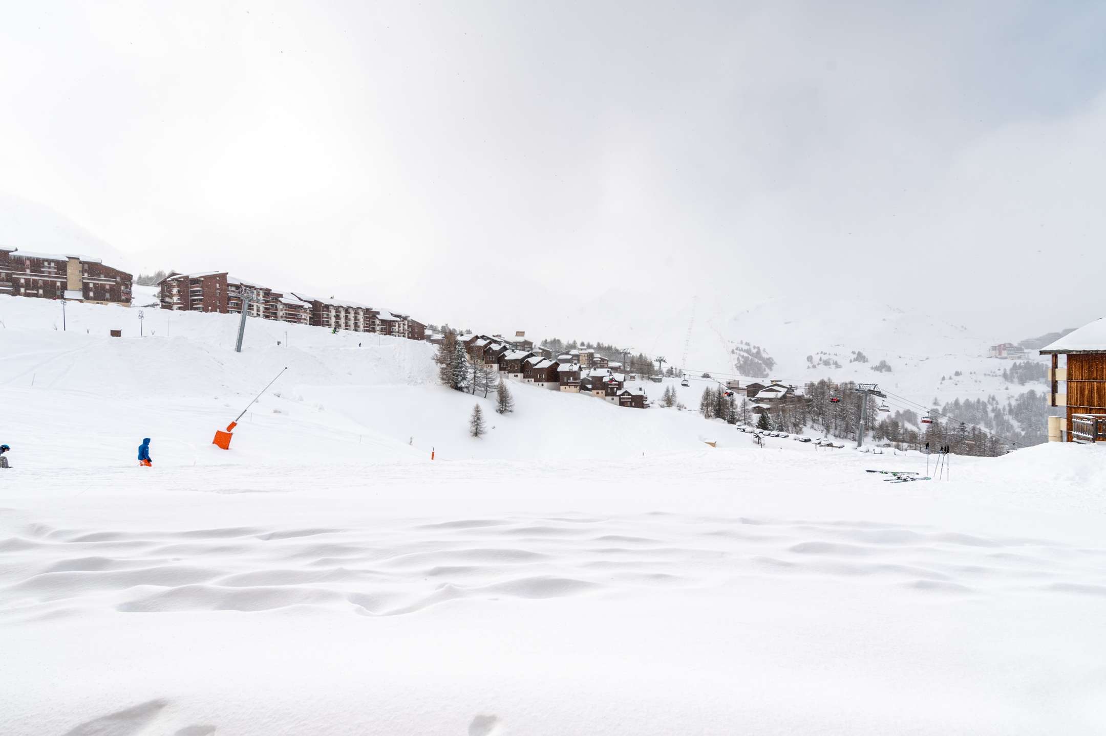 2 roomed + cabin apt, 5/6 people, on the pistes - ref 001MSA - 13