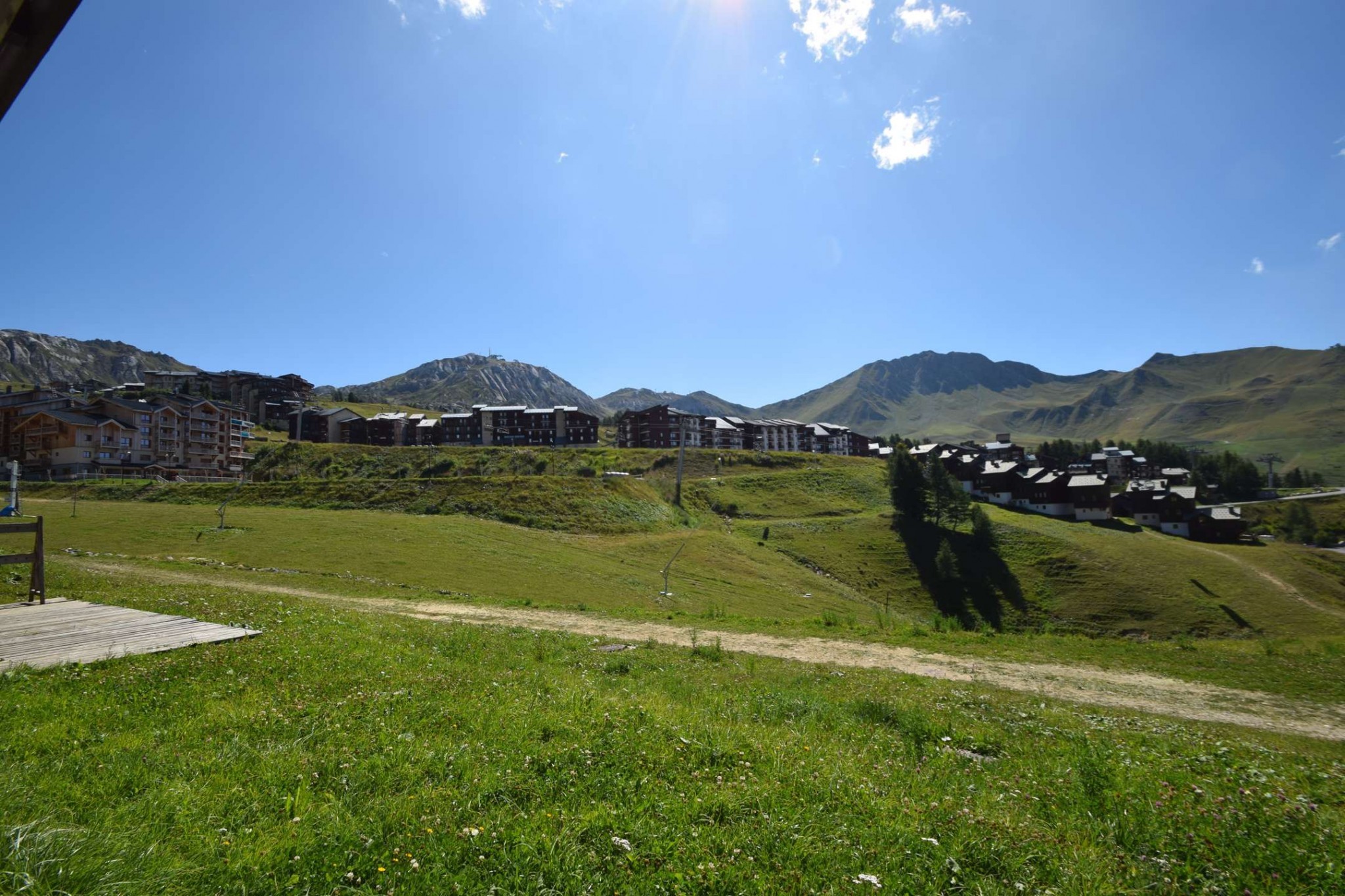2 roomed + cabin apt, 5/6 people, on the pistes - ref 001MSA - 14